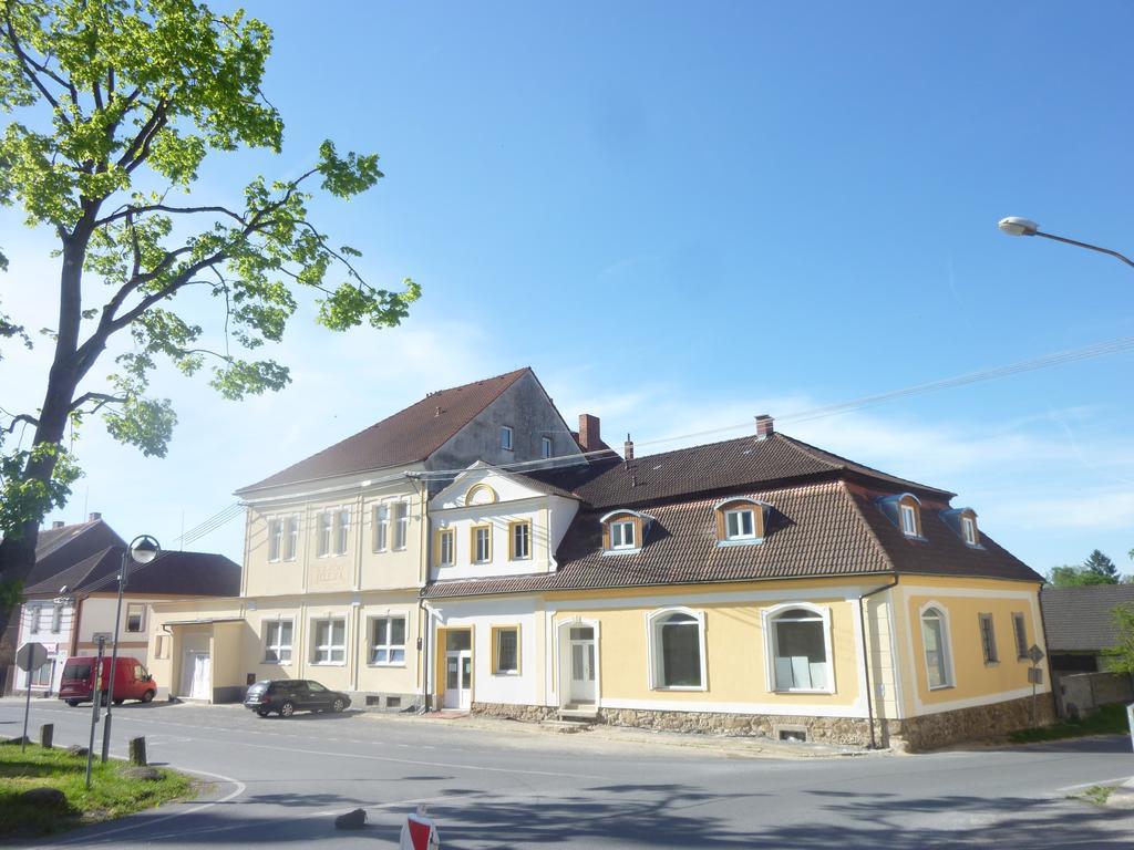 Guest House U Zlateho Jelena Žinkovy Екстериор снимка